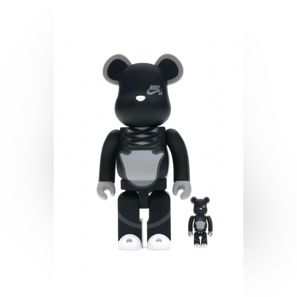 Bearbrick Nike SB 100% & 400% Set - Picture 2 of 9